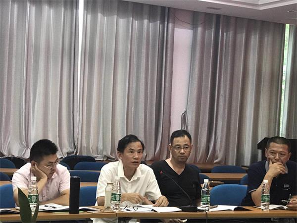 九江三中召开2018年暑期培训班级部会议