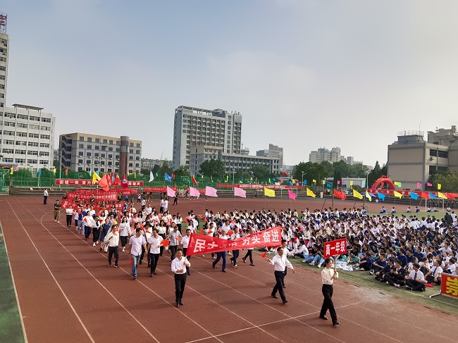 青春飞扬  精彩纷呈 ——九江三中第五十六届田径运动会暨鹤问湖校区第四届体育节开幕